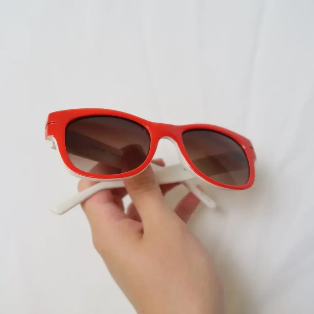 GAP red wayferer acrylic sunglasses